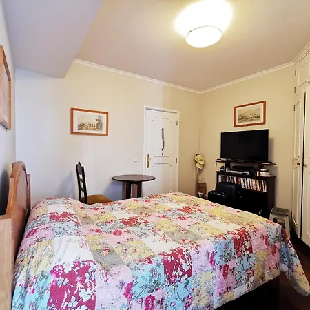 Newcastle Apartment *